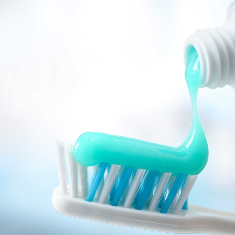 Selecting the Right Toothbrush and Toothpaste for Oral Hygiene