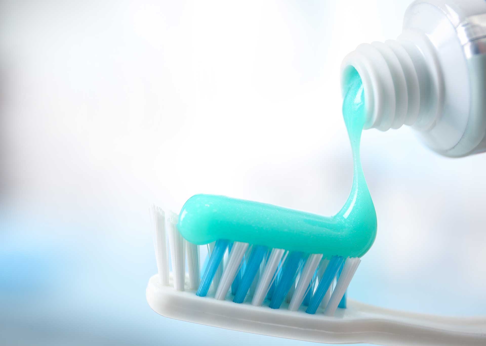 Selecting the Right Toothbrush and Toothpaste for Oral Hygiene