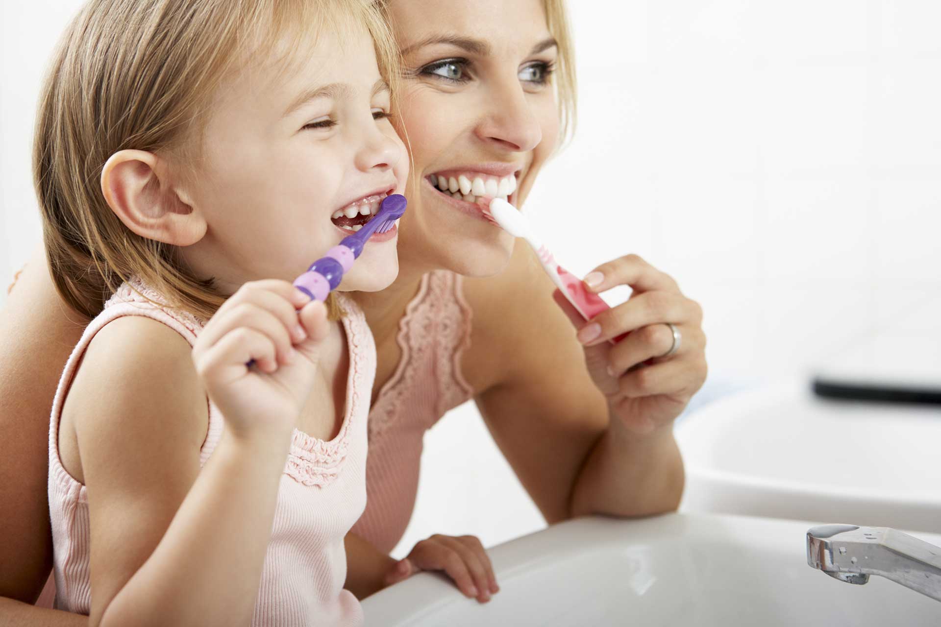 Guiding Children's Dental Health: Cultivating Positive Habits