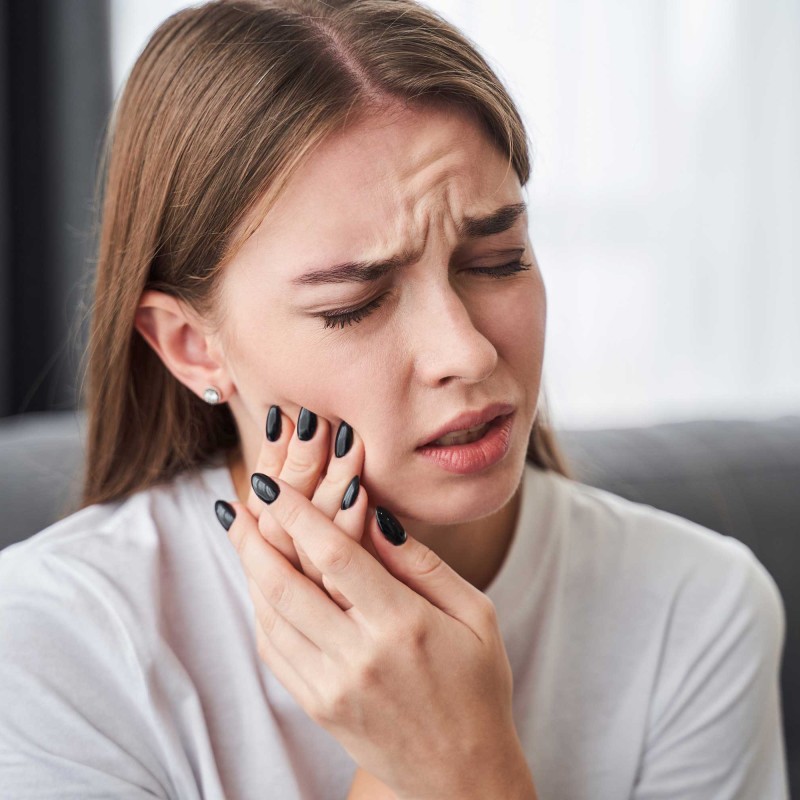 Symptoms and Treatment of Inflammation (Alveolitis/Dry Socket) After Tooth Extraction