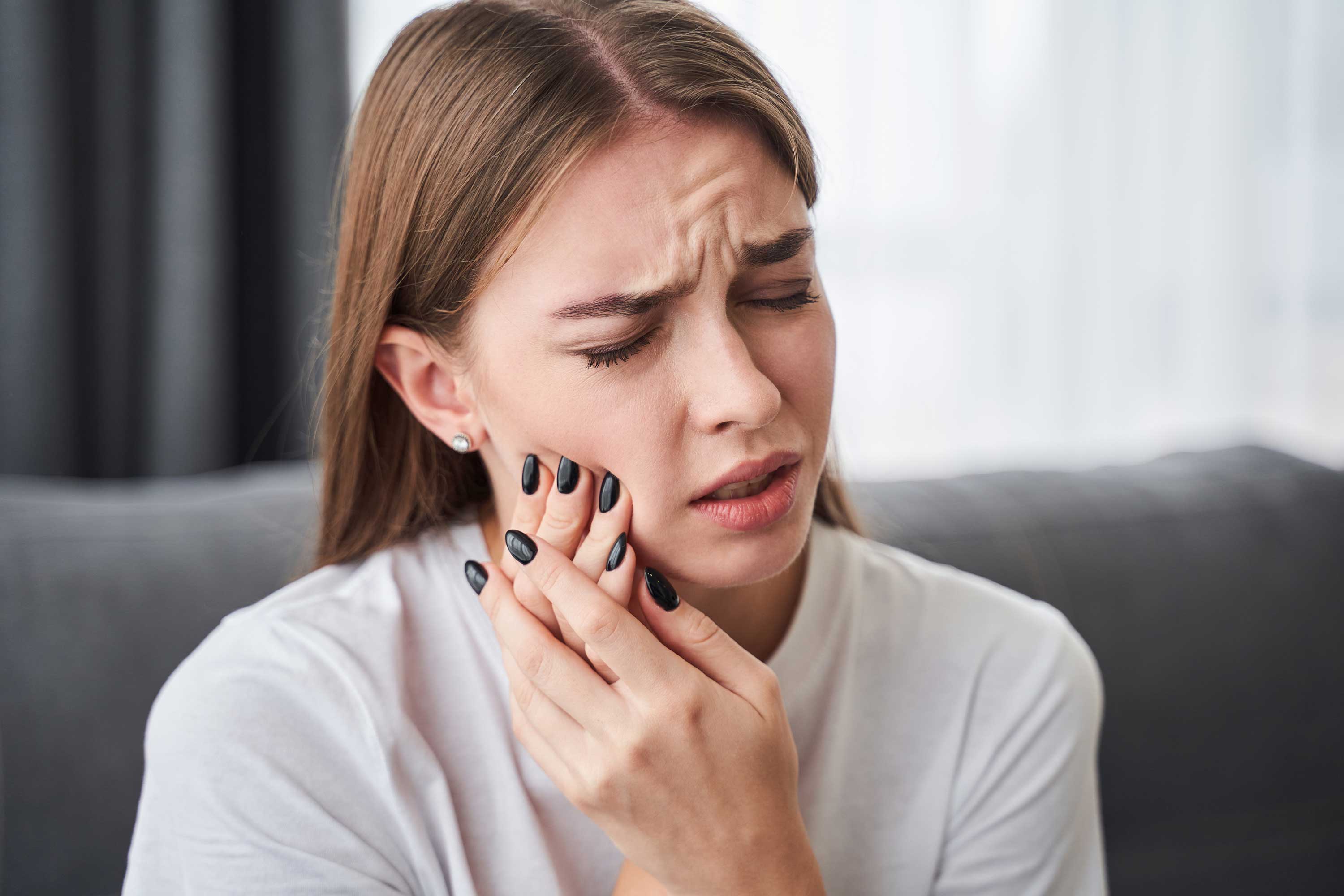Symptoms and Treatment of Inflammation (Alveolitis/Dry Socket) After Tooth Extraction