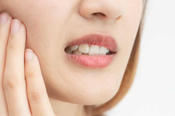 Hassas Dişler İçin Öneriler: Diş Hekimlerinden Altın Değerinde Tavsiyeler