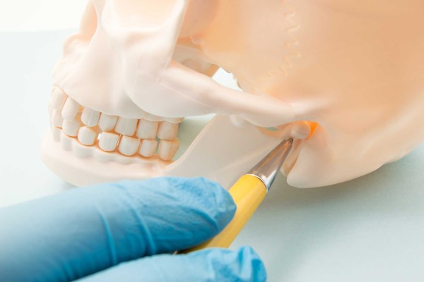 Temporomandibular Eklem (TME) Bozukluğu: Nedenleri, Belirtileri ve Tedavisi