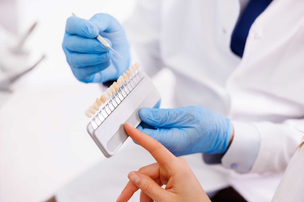 Zirkonyum Diş Kaplama ile Uzun Ömürlü Estetik Gülüşler